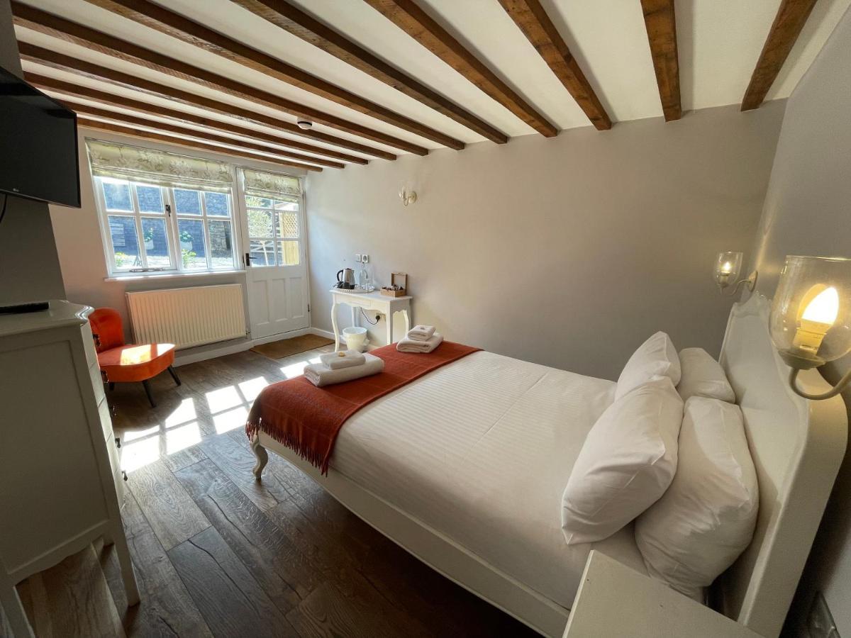 The Queen Matilda Country Rooms Avening Extérieur photo