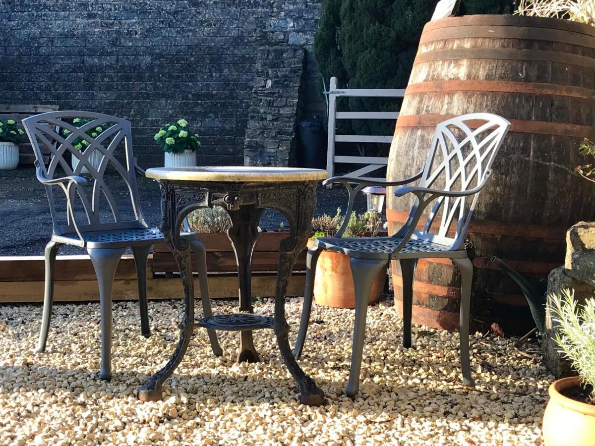 The Queen Matilda Country Rooms Avening Extérieur photo