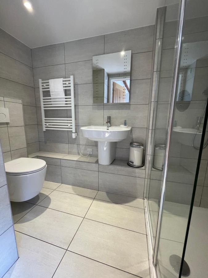 The Queen Matilda Country Rooms Avening Extérieur photo