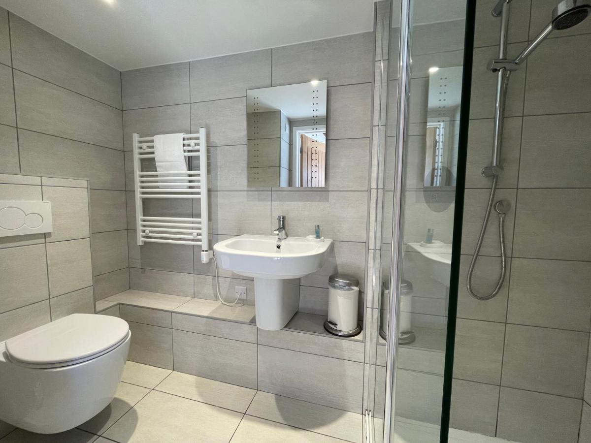 The Queen Matilda Country Rooms Avening Extérieur photo